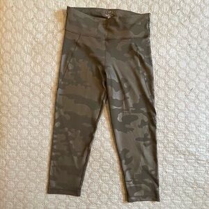 Sweaty Betty Army Green Camouflage Crop Leggings, Sz S